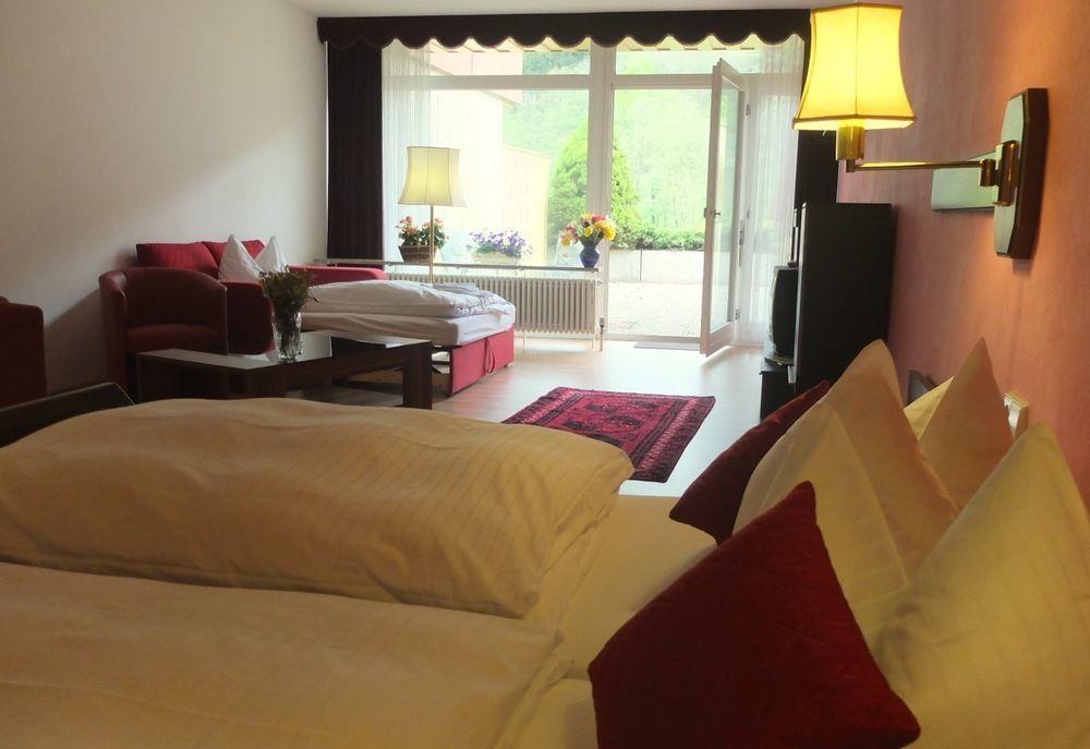 Hotel Valsana Am Kurpark Bad Wildbad Exterior photo