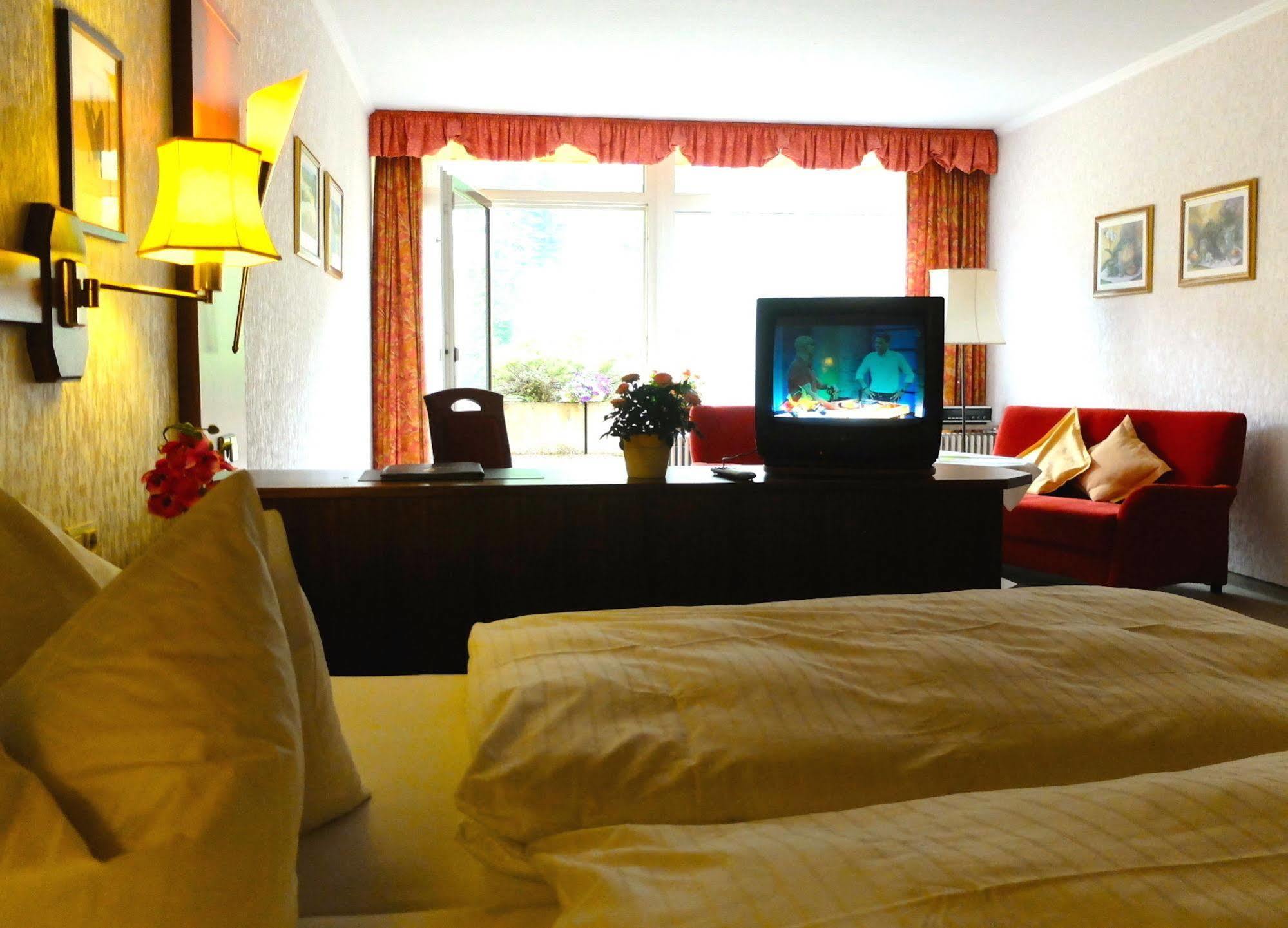 Hotel Valsana Am Kurpark Bad Wildbad Exterior photo
